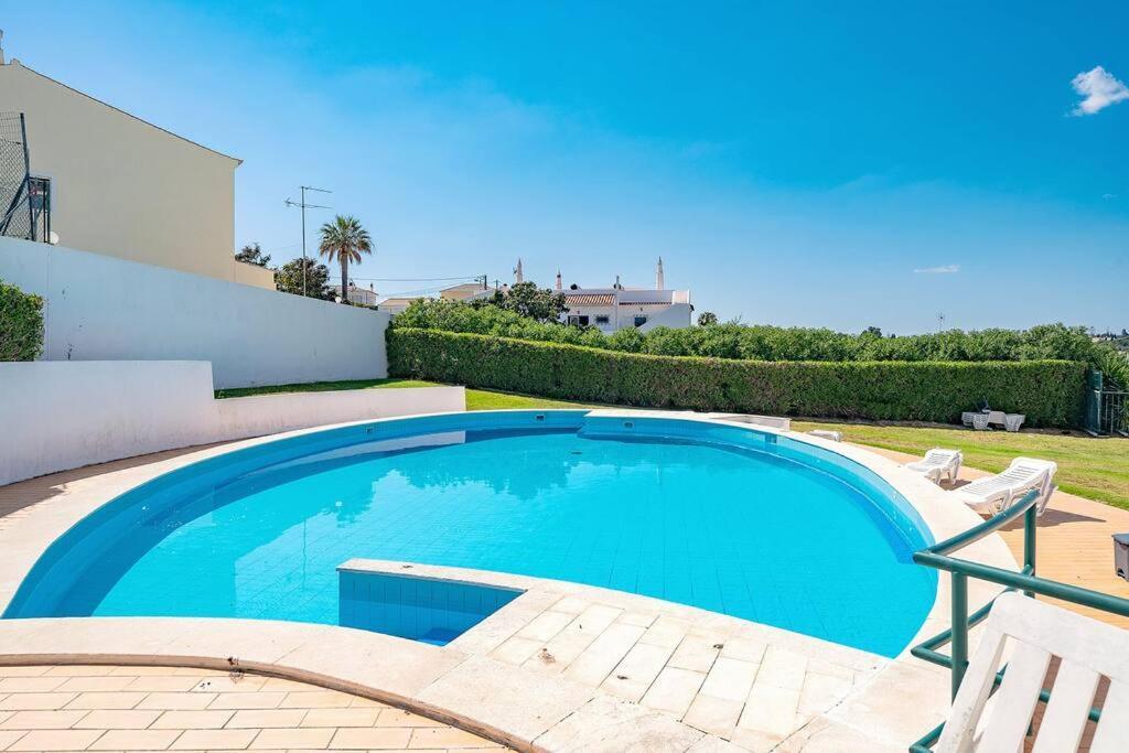 Apartamento Amparo-T2 C/Piscina Carvoeiro  Luaran gambar